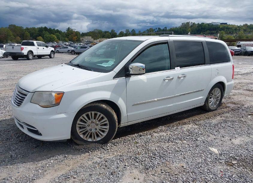 Photo 2 of 2016 Chrysler Town & COUNTRY LIMITED (VIN 2C4RC1JG4GR121629)