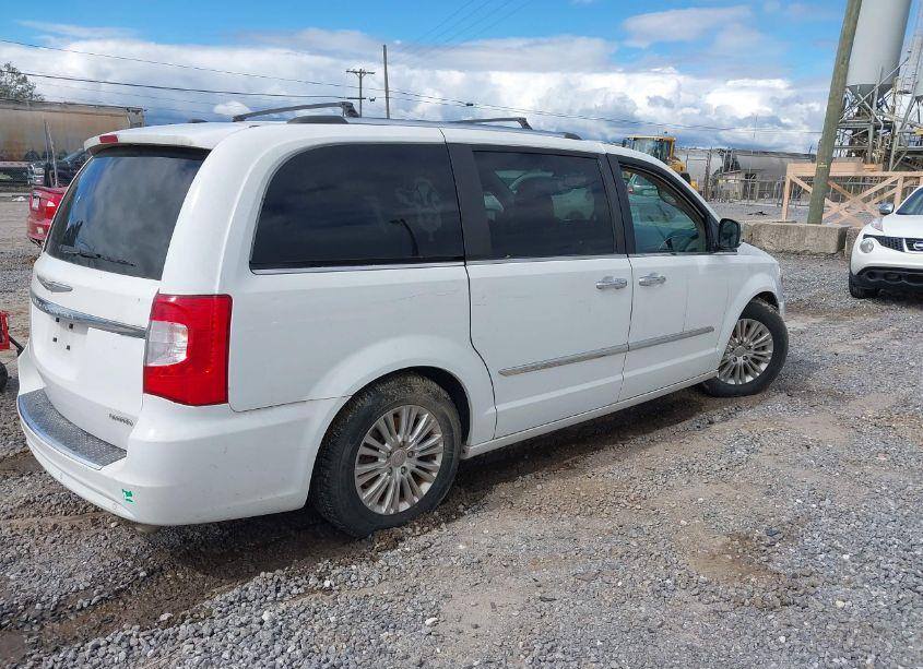 Photo 4 of 2016 Chrysler Town & COUNTRY LIMITED (VIN 2C4RC1JG4GR121629)