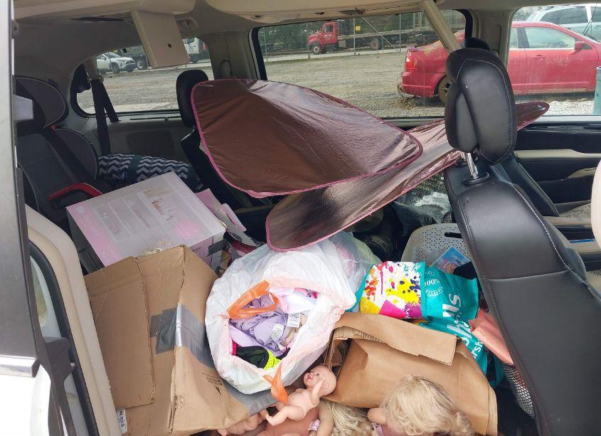 Photo 8 of 2016 Chrysler Town & COUNTRY LIMITED (VIN 2C4RC1JG4GR121629)