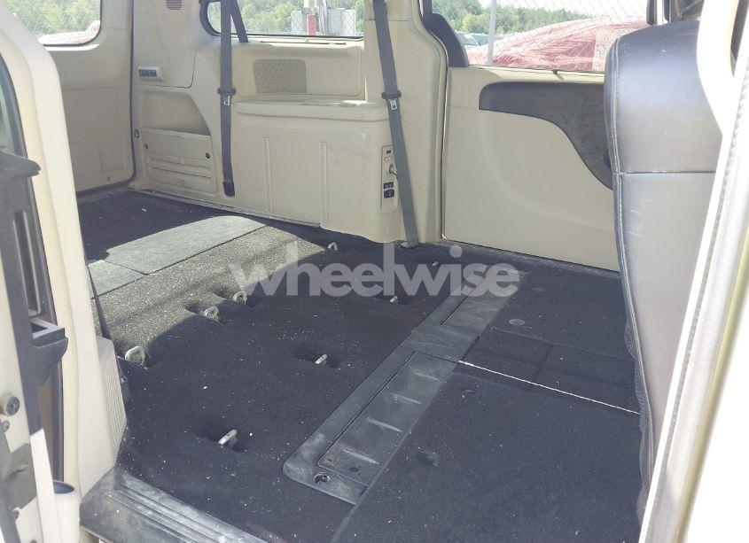 Photo 8 of 2016 Chrysler Town & COUNTRY LIMITED (VIN 2C4RC1JG4GR189817)