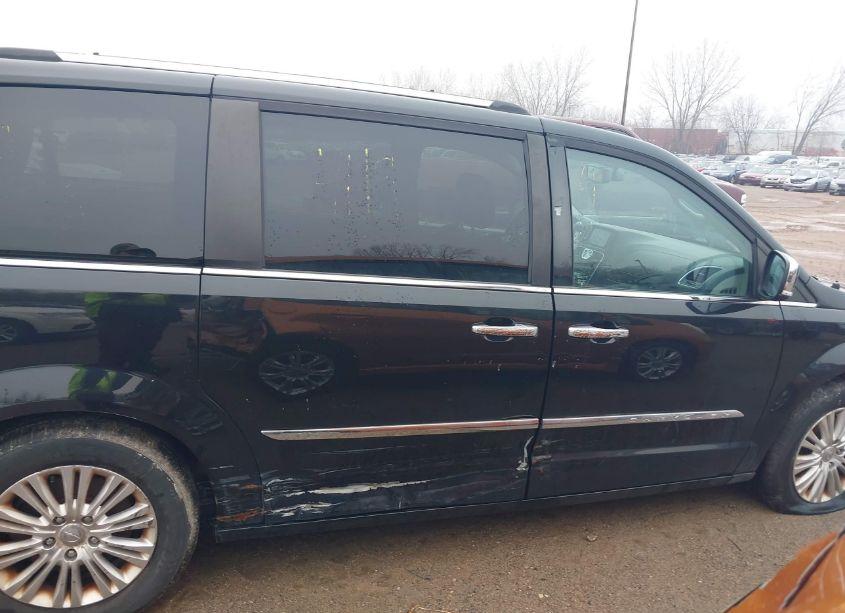 Photo 13 of 2015 Chrysler Town & COUNTRY LIMITED (VIN 2C4RC1JG6FR714987)