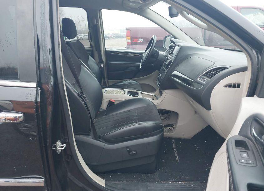 Photo 5 of 2015 Chrysler Town & COUNTRY LIMITED (VIN 2C4RC1JG6FR714987)