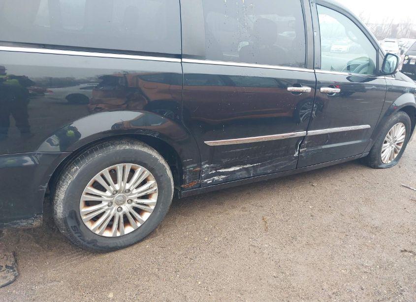 Photo 6 of 2015 Chrysler Town & COUNTRY LIMITED (VIN 2C4RC1JG6FR714987)