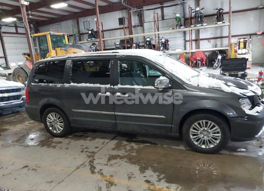 Photo 13 of 2016 Chrysler Town & COUNTRY LIMITED (VIN 2C4RC1JG7GR254241)