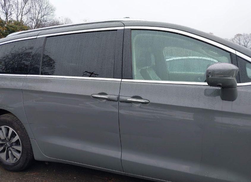 Photo 13 of 2021 Chrysler Pacifica HYBRID TOURING L (VIN 2C4RC1L70MR562554)