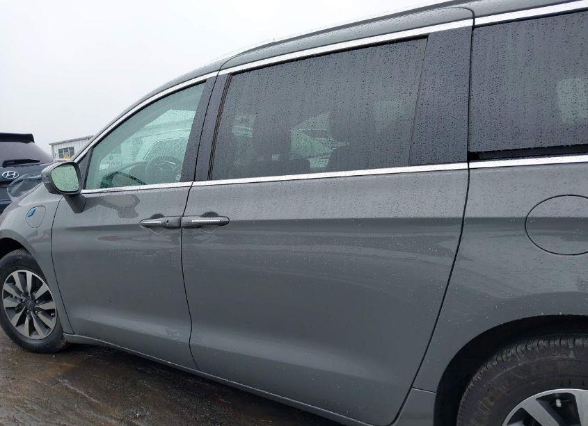 Photo 14 of 2021 Chrysler Pacifica HYBRID TOURING L (VIN 2C4RC1L70MR562554)