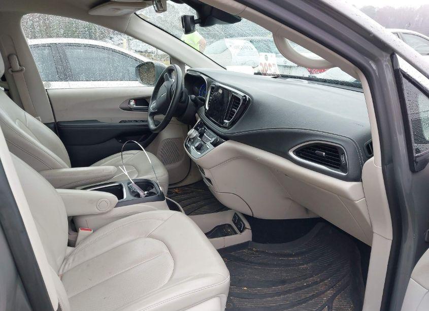 Photo 5 of 2021 Chrysler Pacifica HYBRID TOURING L (VIN 2C4RC1L70MR562554)