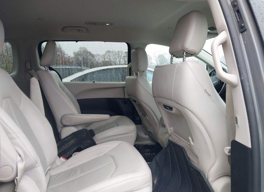 Photo 8 of 2021 Chrysler Pacifica HYBRID TOURING L (VIN 2C4RC1L70MR562554)