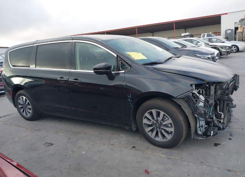 Photo 14 of 2022 Chrysler Pacifica HYBRID TOURING L (VIN 2C4RC1L70NR151303)