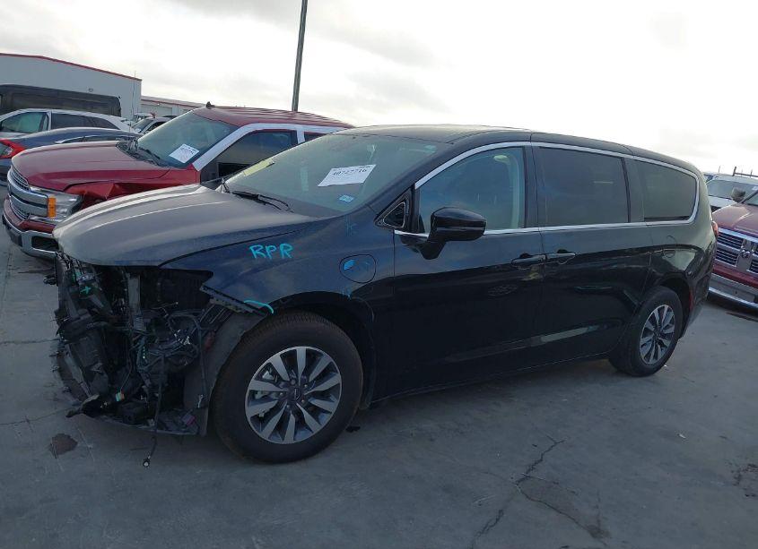 Photo 15 of 2022 Chrysler Pacifica HYBRID TOURING L (VIN 2C4RC1L70NR151303)