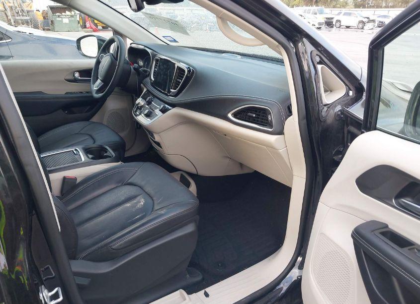 Photo 5 of 2022 Chrysler Pacifica HYBRID TOURING L (VIN 2C4RC1L70NR151303)