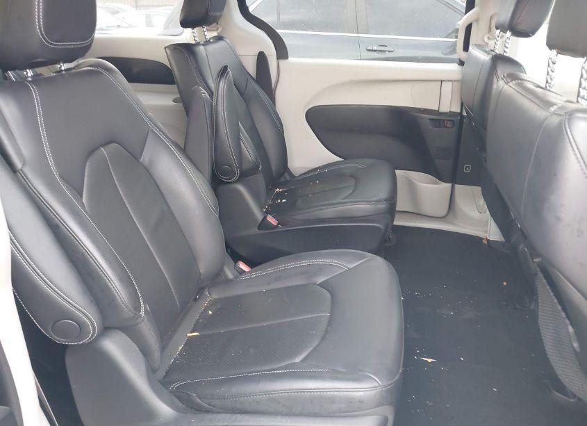 Photo 8 of 2022 Chrysler Pacifica HYBRID TOURING L (VIN 2C4RC1L70NR151303)