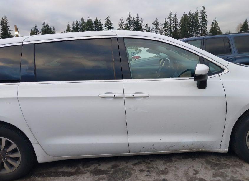 Photo 13 of 2023 Chrysler Pacifica HYBRID TOURING L (VIN 2C4RC1L70PR614219)