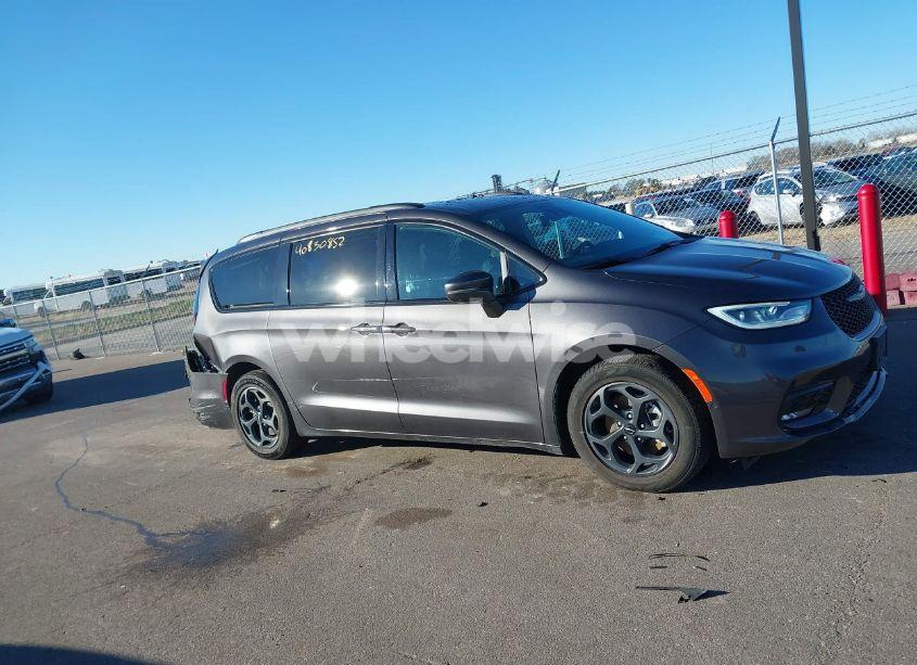 Photo 14 of 2021 Chrysler Pacifica HYBRID TOURING L (VIN 2C4RC1L71MR550610)