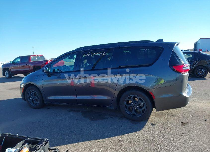 Photo 15 of 2021 Chrysler Pacifica HYBRID TOURING L (VIN 2C4RC1L71MR550610)