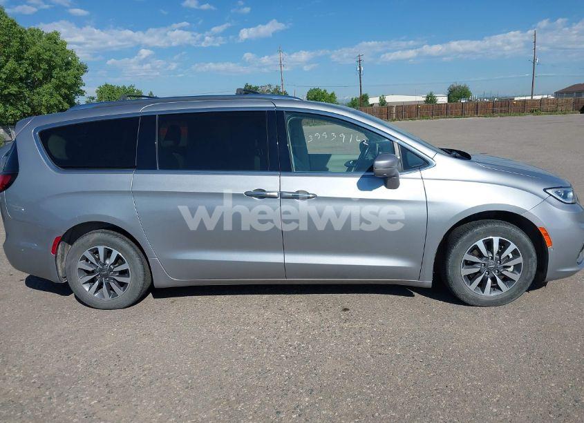 Photo 13 of 2021 Chrysler Pacifica HYBRID TOURING L (VIN 2C4RC1L71MR586149)