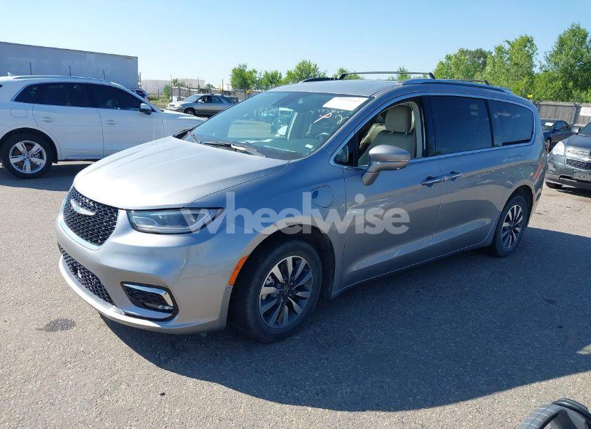 Photo 2 of 2021 Chrysler Pacifica HYBRID TOURING L (VIN 2C4RC1L71MR586149)