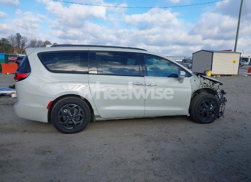 Photo 13 of 2021 Chrysler Pacifica HYBRID TOURING L (VIN 2C4RC1L71MR599712)