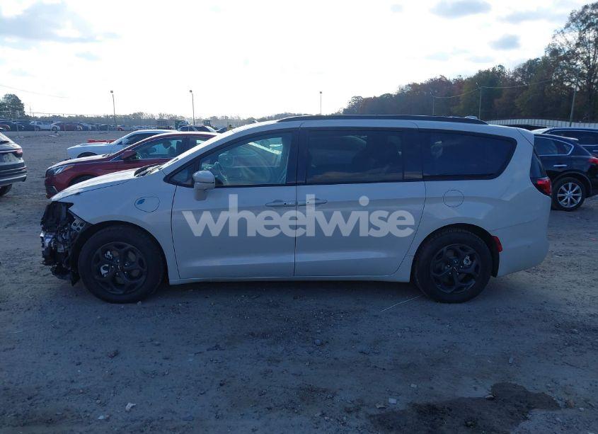 Photo 14 of 2021 Chrysler Pacifica HYBRID TOURING L (VIN 2C4RC1L71MR599712)