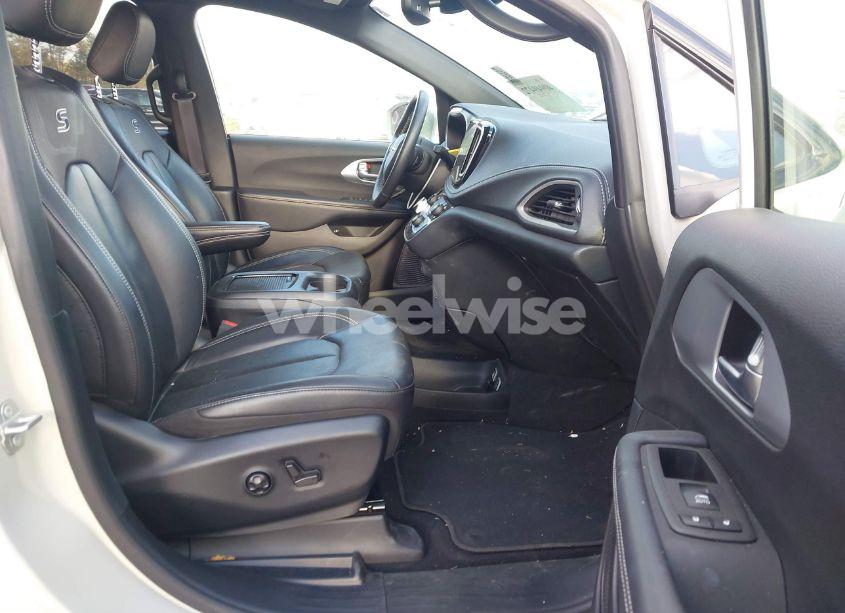 Photo 5 of 2021 Chrysler Pacifica HYBRID TOURING L (VIN 2C4RC1L71MR599712)