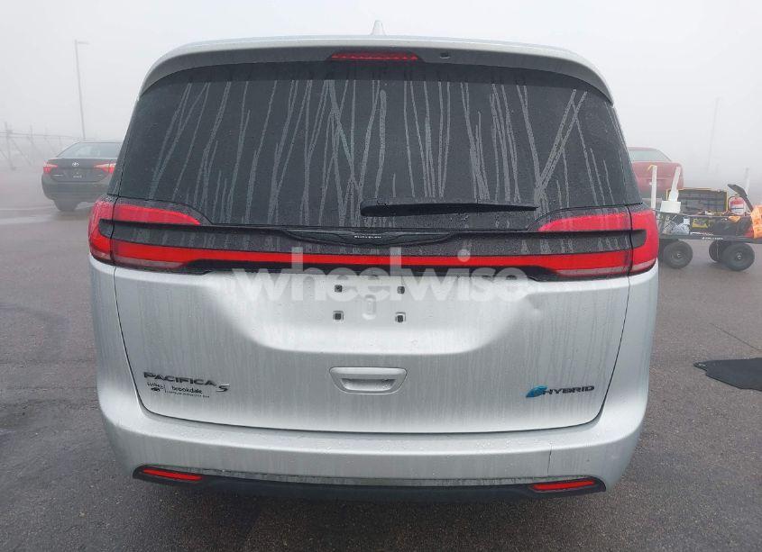 Photo 16 of 2022 Chrysler Pacifica HYBRID TOURING L (VIN 2C4RC1L71NR209452)