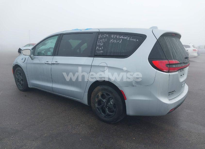 Photo 3 of 2022 Chrysler Pacifica HYBRID TOURING L (VIN 2C4RC1L71NR209452)