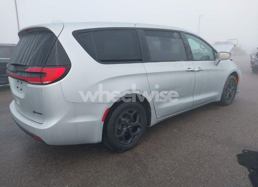 Photo 4 of 2022 Chrysler Pacifica HYBRID TOURING L (VIN 2C4RC1L71NR209452)