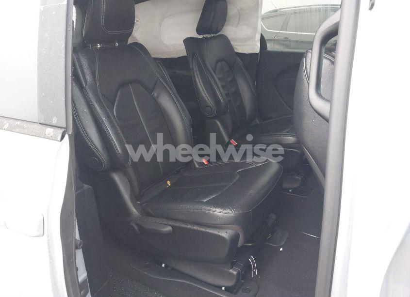 Photo 8 of 2022 Chrysler Pacifica HYBRID TOURING L (VIN 2C4RC1L71NR209452)