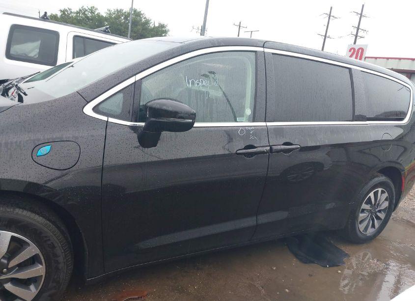 Photo 14 of 2023 Chrysler Pacifica HYBRID TOURING L (VIN 2C4RC1L71PR556752)