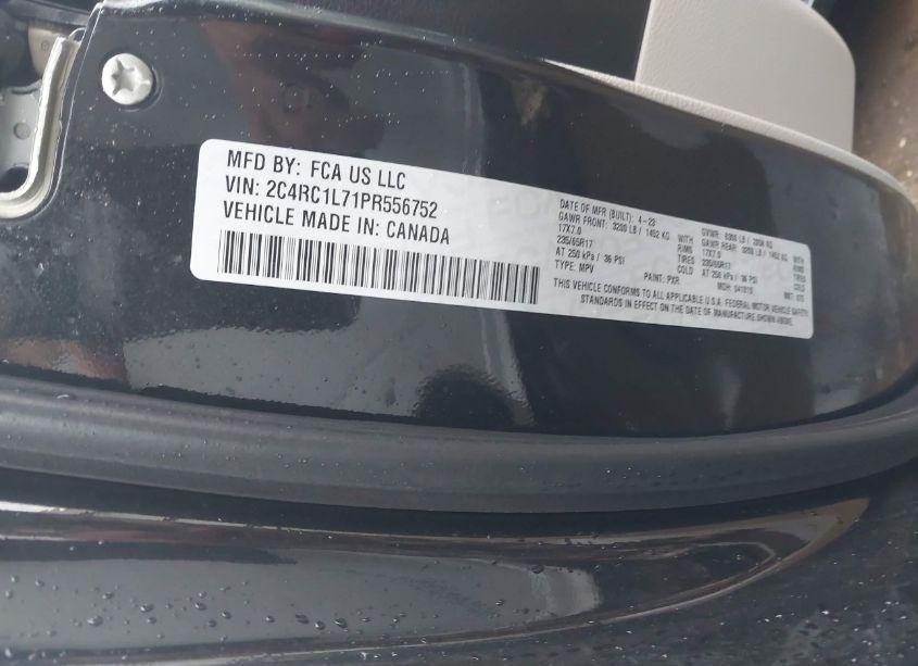 Photo 9 of 2023 Chrysler Pacifica HYBRID TOURING L (VIN 2C4RC1L71PR556752)