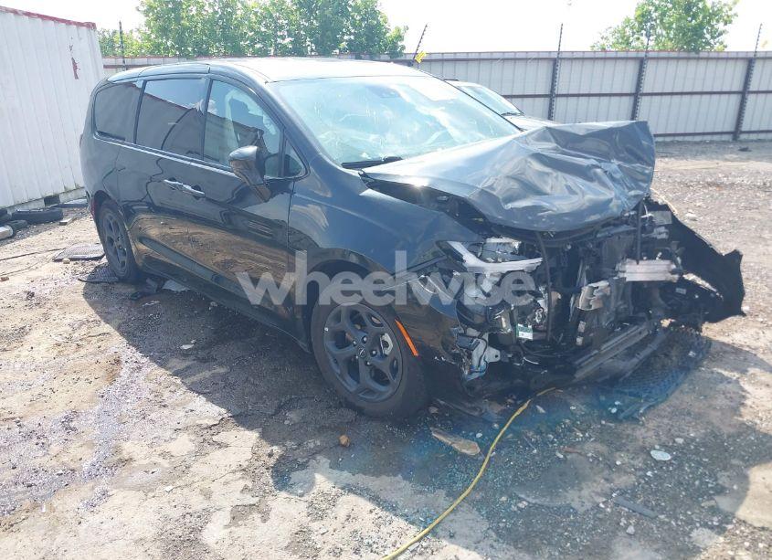 2022 Chrysler Pacifica HYBRID TOURING L (VIN 2C4RC1L72NR173562) main photo