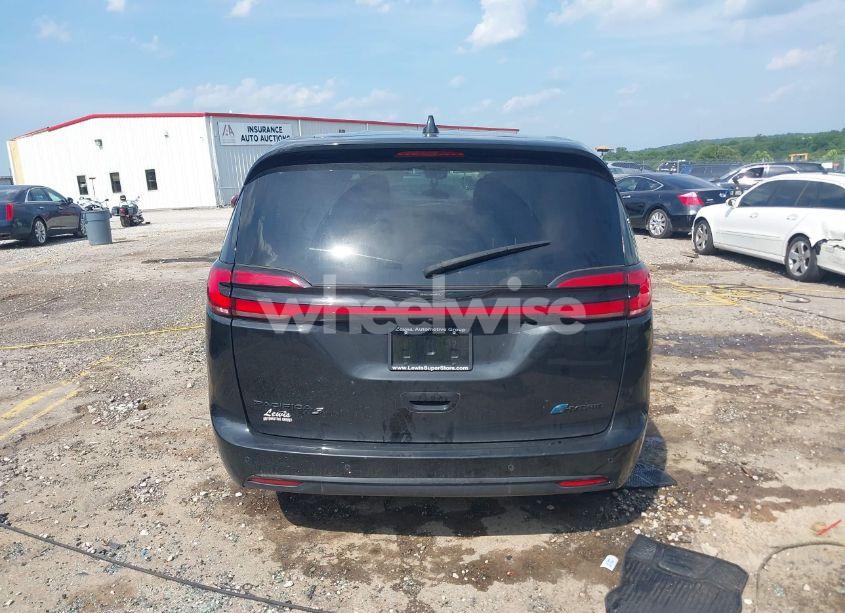 Photo 16 of 2022 Chrysler Pacifica HYBRID TOURING L (VIN 2C4RC1L72NR173562)