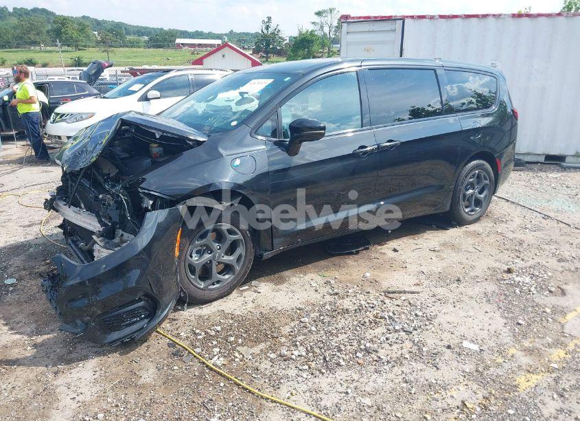 Photo 2 of 2022 Chrysler Pacifica HYBRID TOURING L (VIN 2C4RC1L72NR173562)