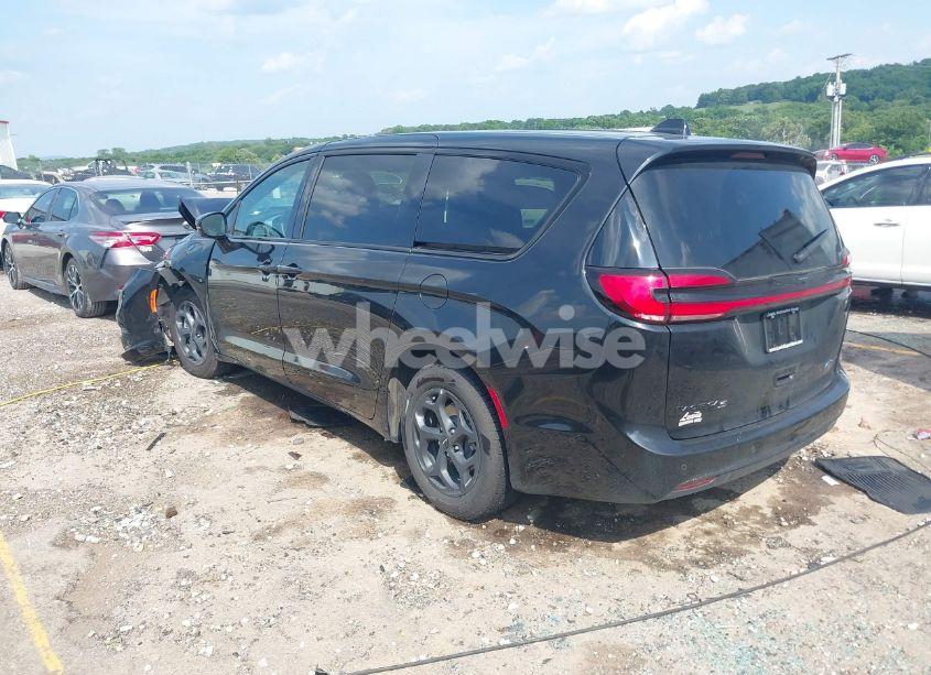 Photo 3 of 2022 Chrysler Pacifica HYBRID TOURING L (VIN 2C4RC1L72NR173562)