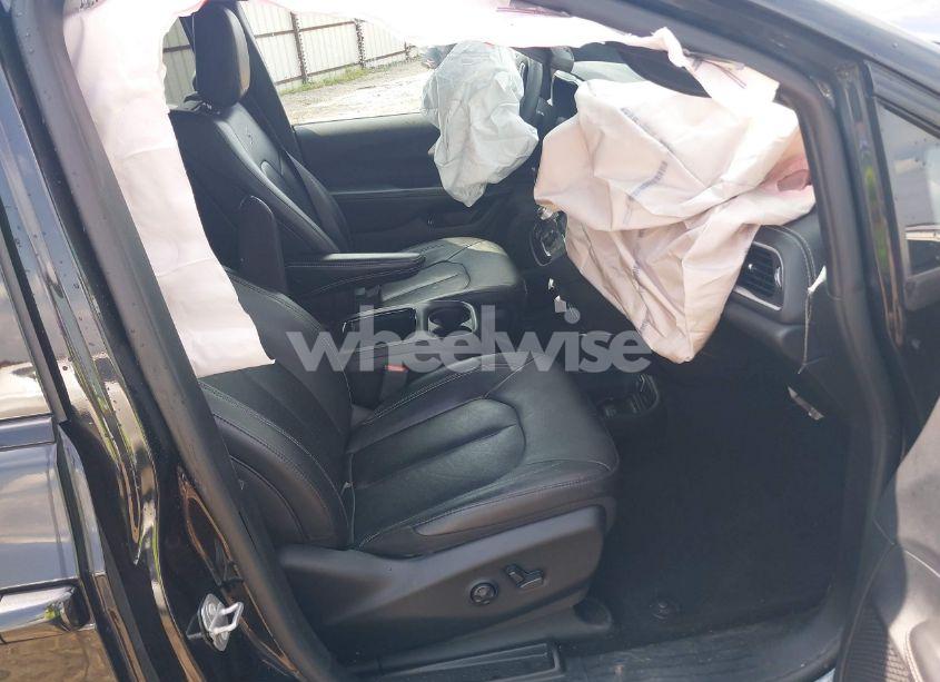 Photo 5 of 2022 Chrysler Pacifica HYBRID TOURING L (VIN 2C4RC1L72NR173562)