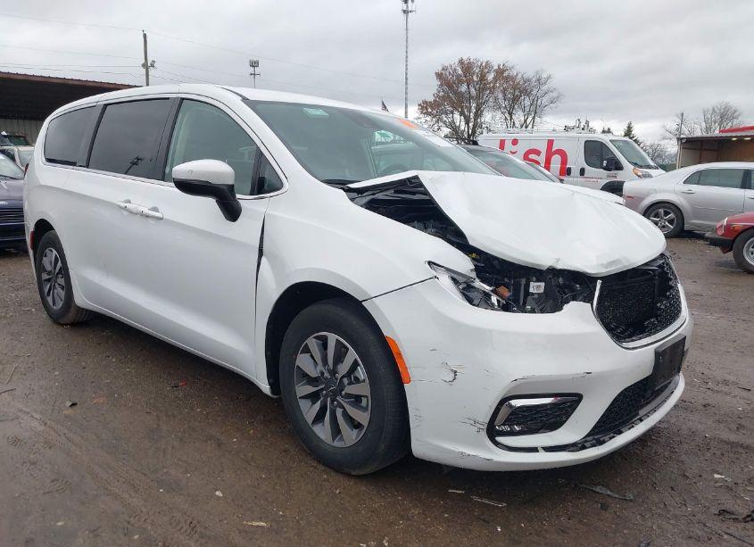 2023 Chrysler Pacifica HYBRID TOURING L (VIN 2C4RC1L72PR554346) main photo