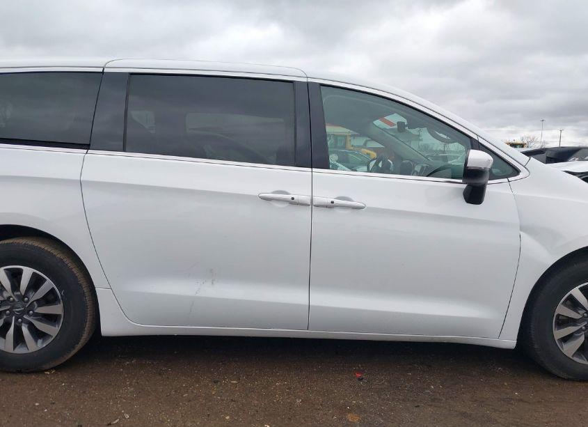 Photo 13 of 2023 Chrysler Pacifica HYBRID TOURING L (VIN 2C4RC1L72PR554346)