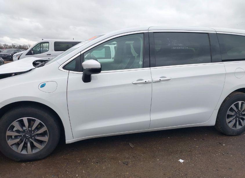 Photo 14 of 2023 Chrysler Pacifica HYBRID TOURING L (VIN 2C4RC1L72PR554346)