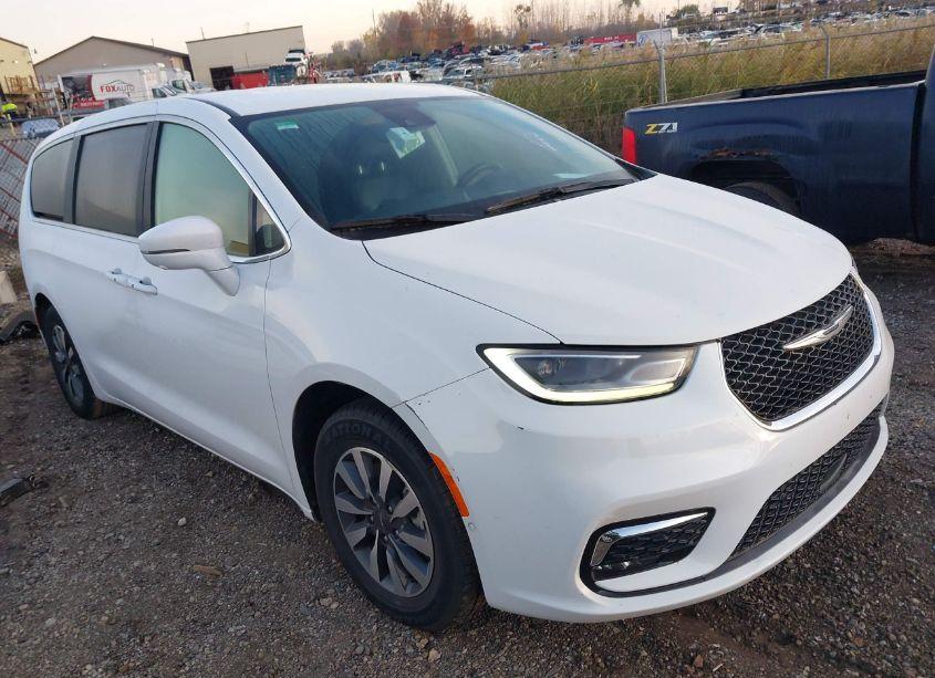 2022 Chrysler Pacifica HYBRID TOURING L (VIN 2C4RC1L73NR122667) main photo