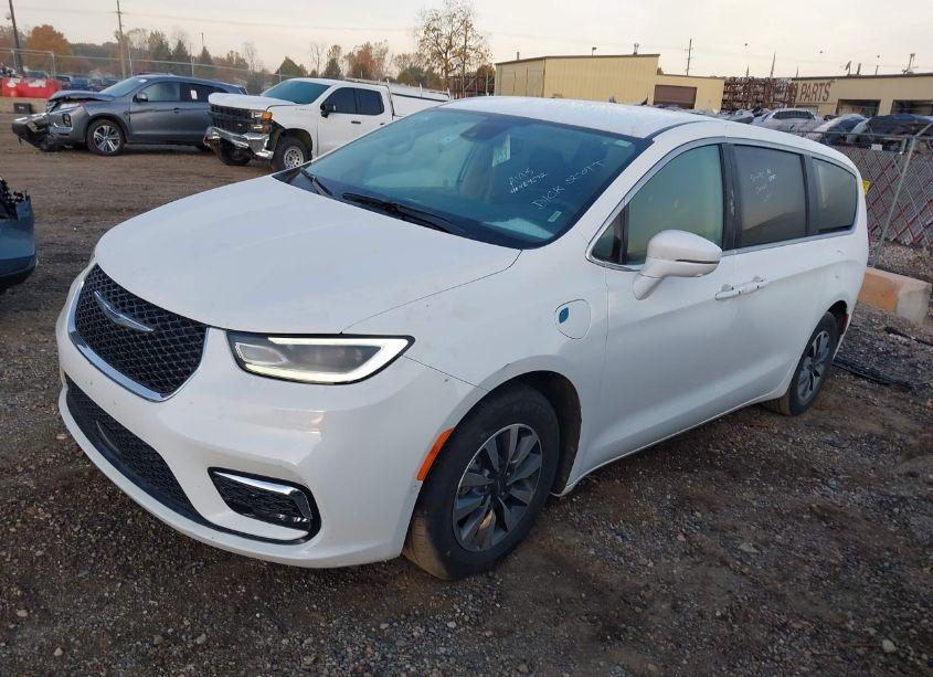 Photo 2 of 2022 Chrysler Pacifica HYBRID TOURING L (VIN 2C4RC1L73NR122667)