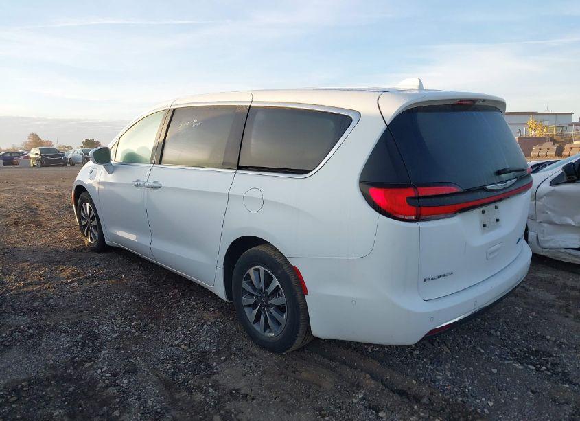 Photo 3 of 2022 Chrysler Pacifica HYBRID TOURING L (VIN 2C4RC1L73NR122667)