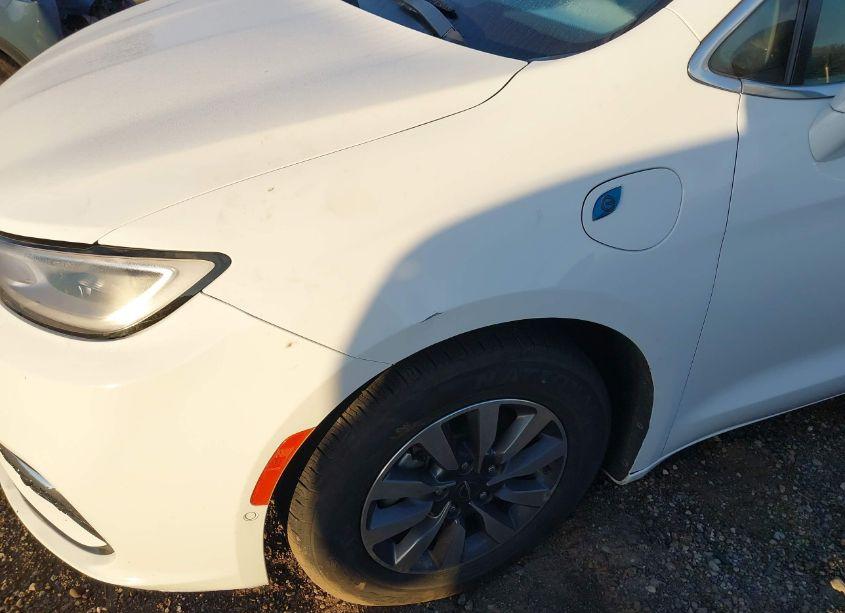 Photo 6 of 2022 Chrysler Pacifica HYBRID TOURING L (VIN 2C4RC1L73NR122667)