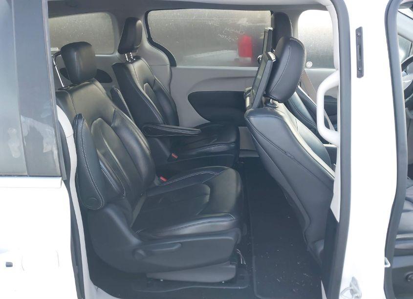 Photo 8 of 2022 Chrysler Pacifica HYBRID TOURING L (VIN 2C4RC1L73NR122667)