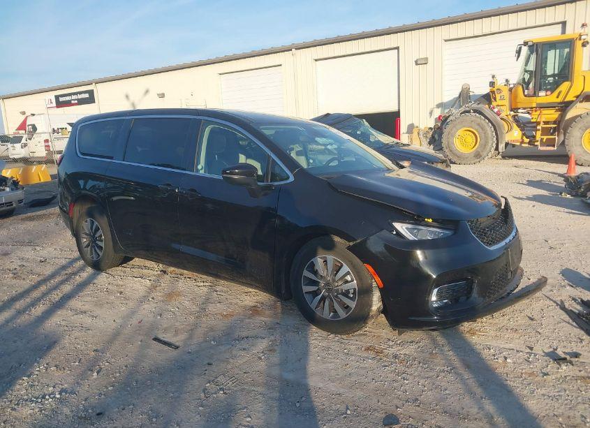 2023 Chrysler Pacifica HYBRID TOURING L (VIN 2C4RC1L73PR523025) main photo