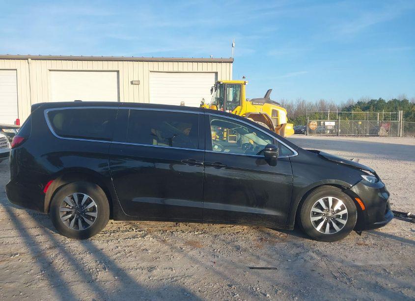 Photo 14 of 2023 Chrysler Pacifica HYBRID TOURING L (VIN 2C4RC1L73PR523025)