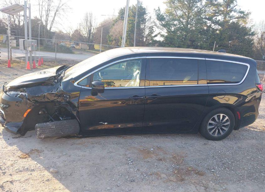 Photo 15 of 2023 Chrysler Pacifica HYBRID TOURING L (VIN 2C4RC1L73PR523025)