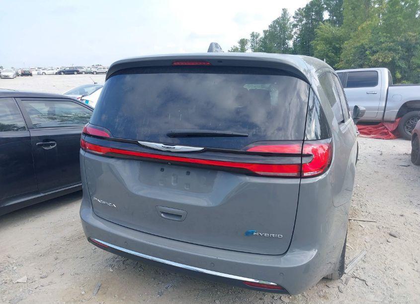 Photo 16 of 2022 Chrysler Pacifica HYBRID TOURING L (VIN 2C4RC1L74NR124153)