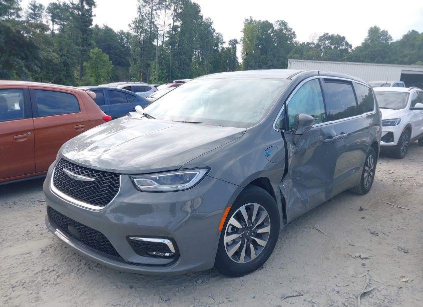 Photo 2 of 2022 Chrysler Pacifica HYBRID TOURING L (VIN 2C4RC1L74NR124153)