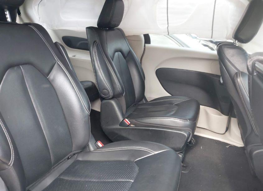 Photo 8 of 2022 Chrysler Pacifica HYBRID TOURING L (VIN 2C4RC1L74NR124153)