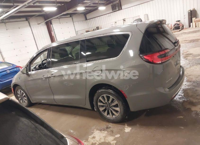 Photo 14 of 2022 Chrysler Pacifica HYBRID TOURING L (VIN 2C4RC1L74NR134875)